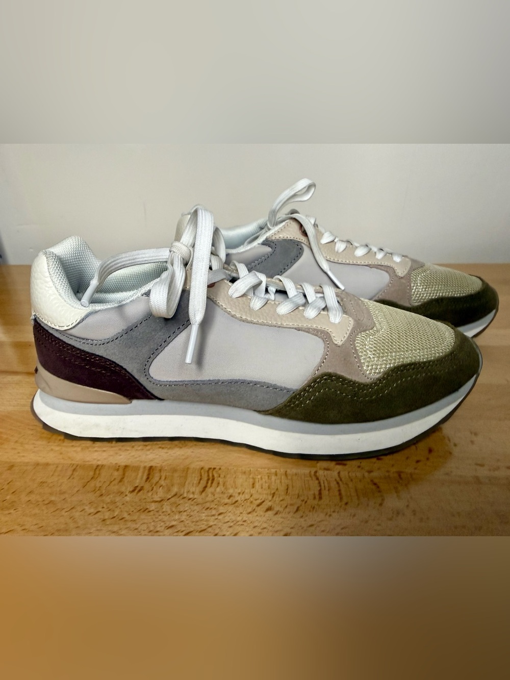 Hoff “San Diego” Neutral Suede & Mesh Sneakers - size 6.5